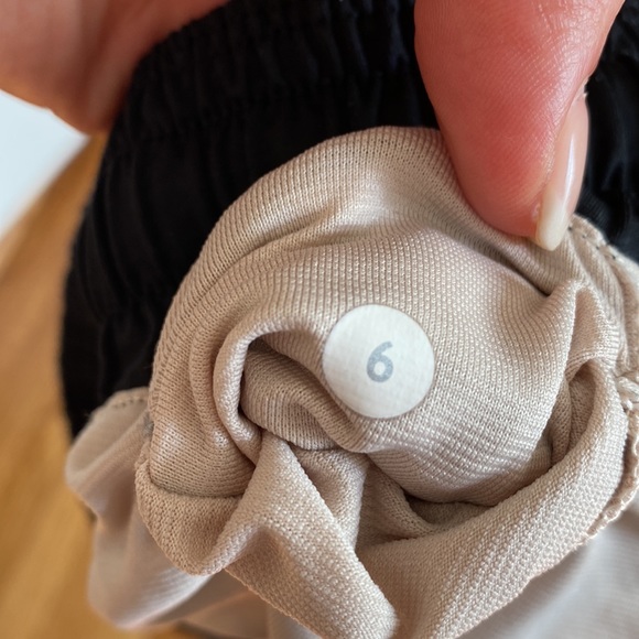 Lululemon Hotty Hot Shorts - Picture 5 of 7